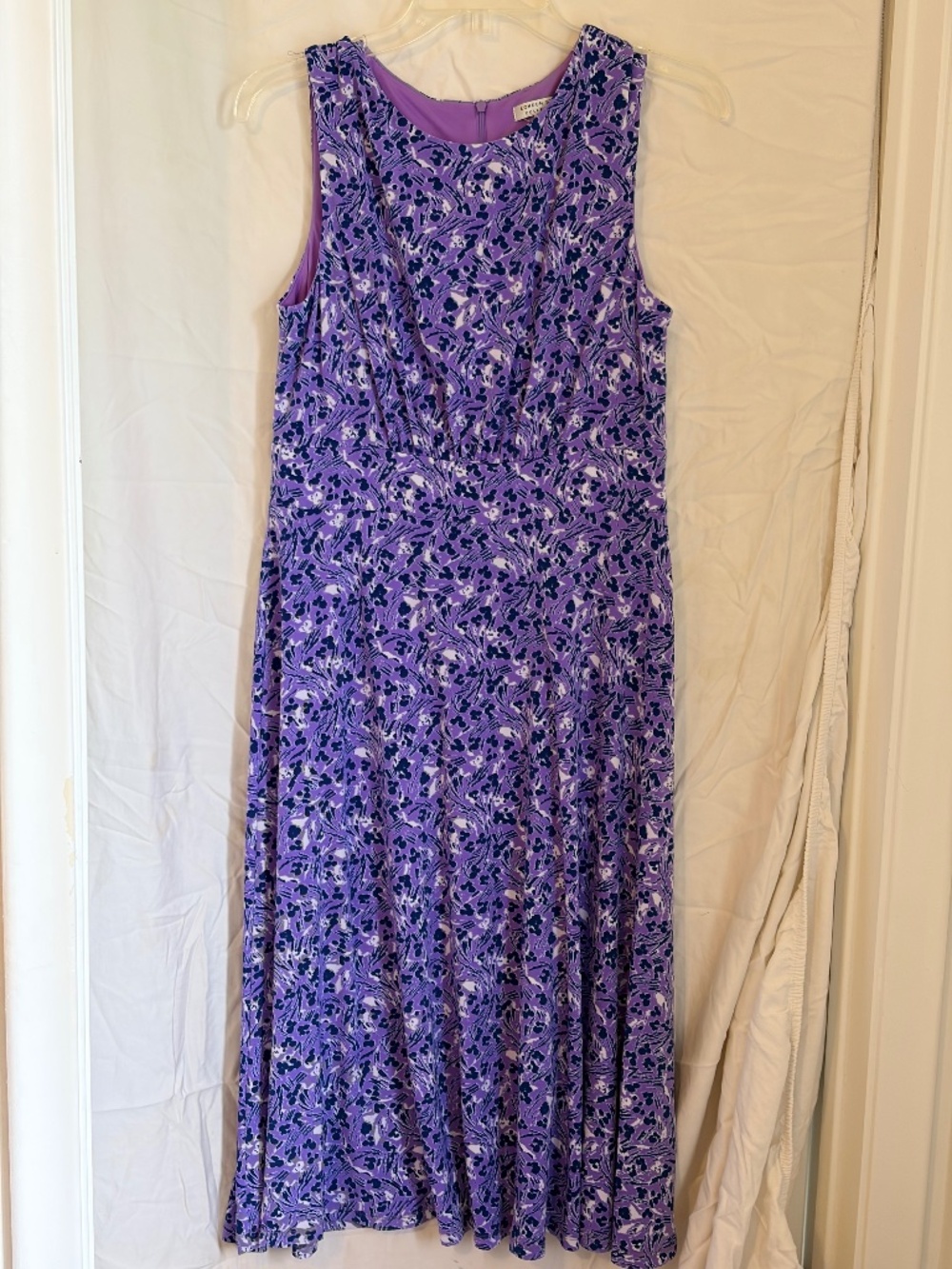 Sleeveless purple patterned dress